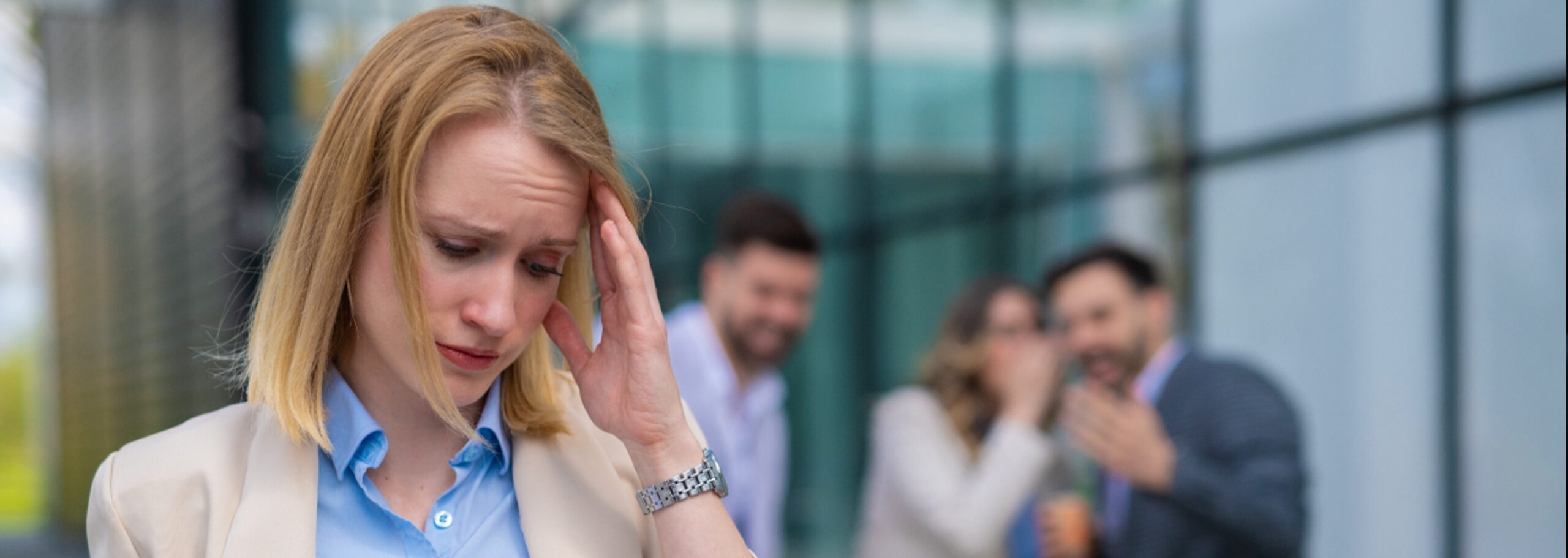 La violencia laboral genera consecuencias legales.